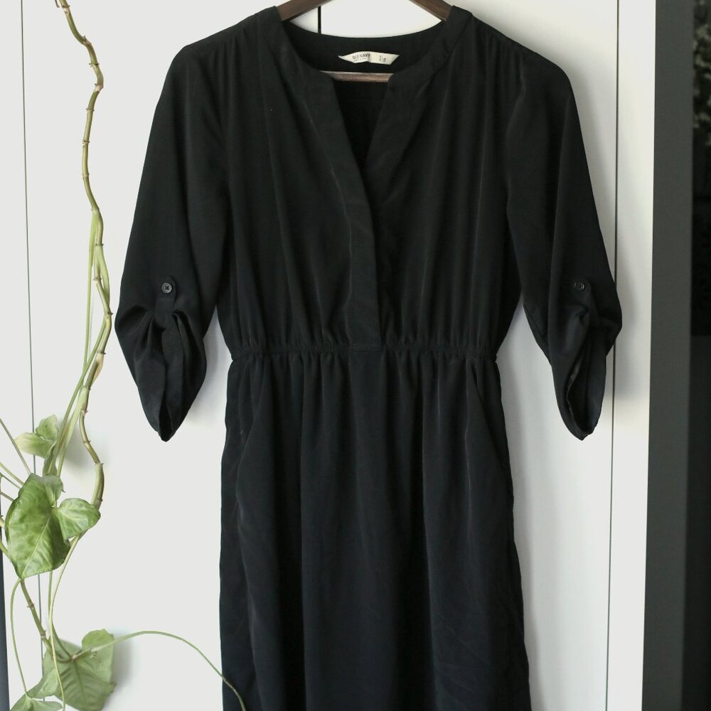 Old Navy Black 3/4 Length Sleeve V-Neck Dress